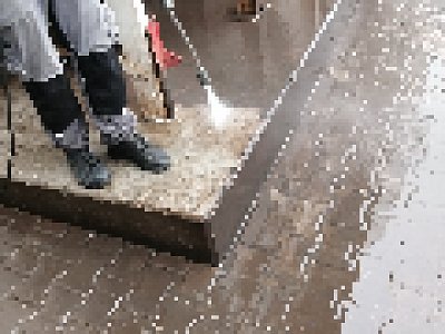 ČIŠTĚNÍ ZÁMKOVÉ DLAŽBY SHAPE CORP PLZEŇ